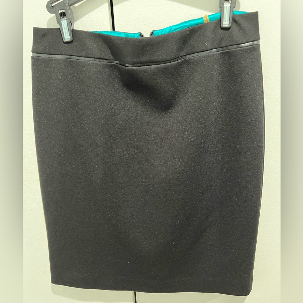 T Tahari mid skirt